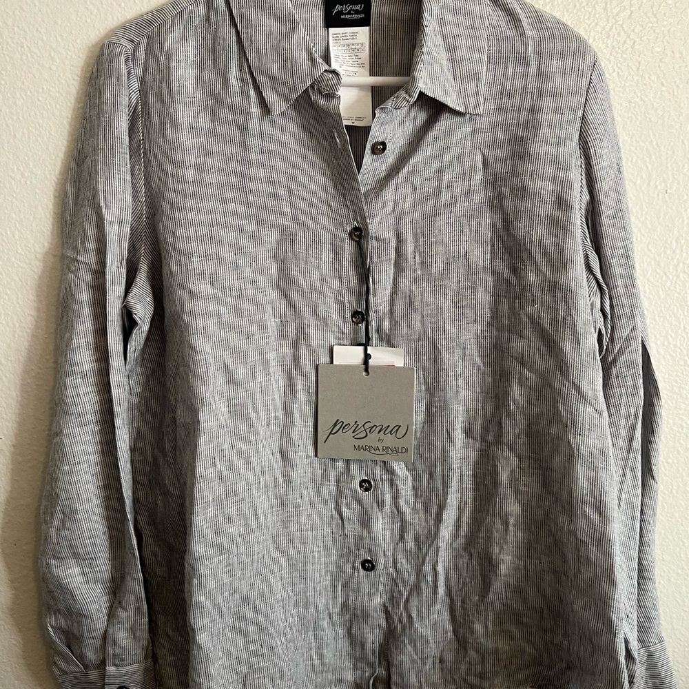 BLUE AND WHITE STRIPED BUTTON DOWN